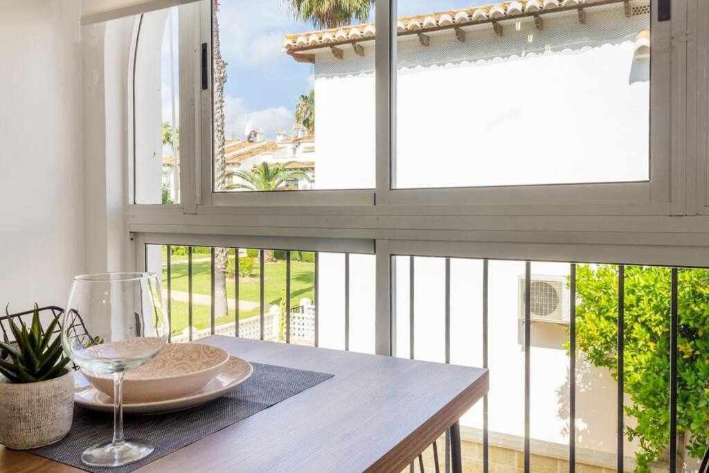 Bungalow Pink Palm Beach Torrevieja Exterior photo