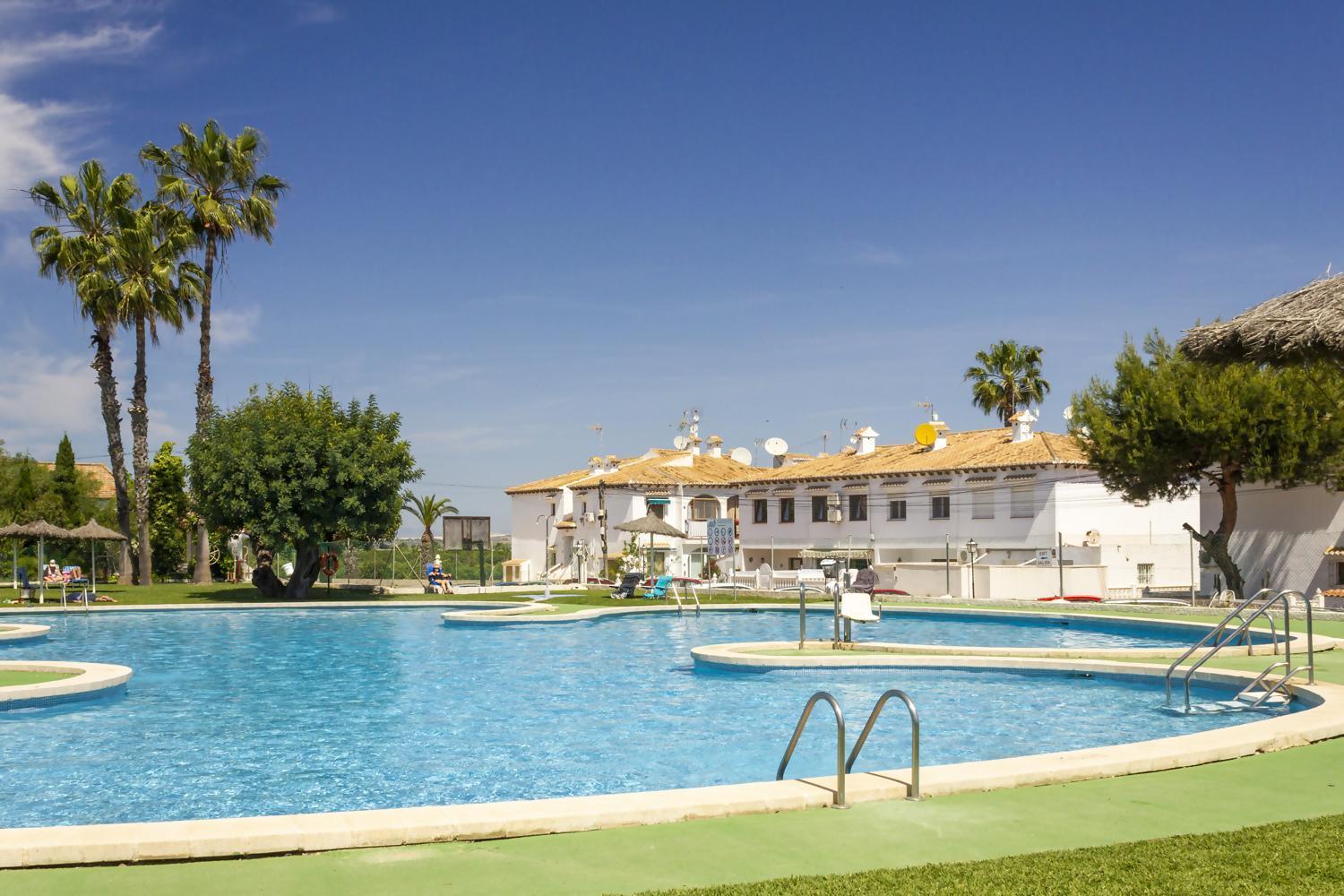 Bungalow Pink Palm Beach Torrevieja Exterior photo