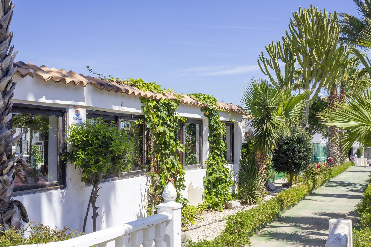 Bungalow Pink Palm Beach Torrevieja Exterior photo